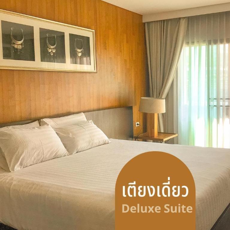 Hotel Huernnana Jomsawan à Phrae Extérieur photo